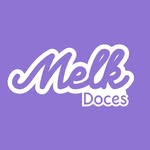 Dois brownies em potes redondos com cobertura de chocolate
